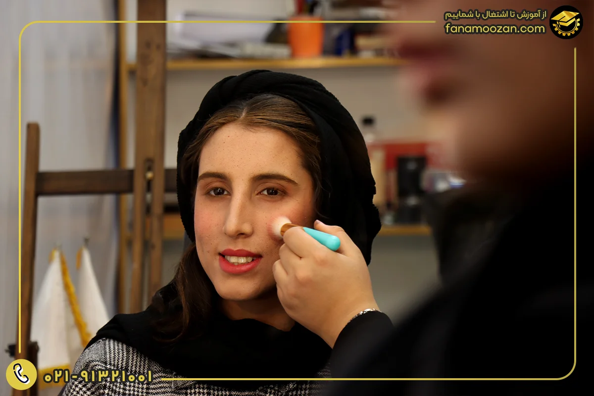 نمونه کار هنر جویان کلاس گریم فن آموزان در حال تمرین