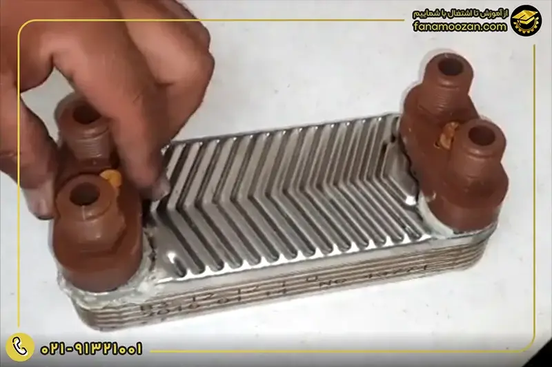 نصب رابط اسیدشویی برای رفع نشتی آب پکیج