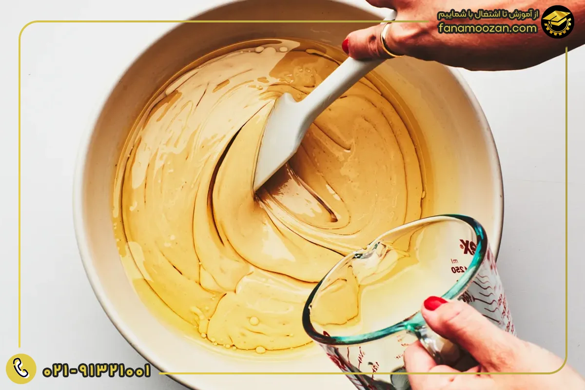 رطوبت نامناسب محیط یا مایه کیک