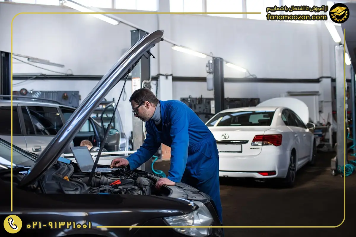 تایم کاری و محل اشتغال به کار یک مکانیک ماشین